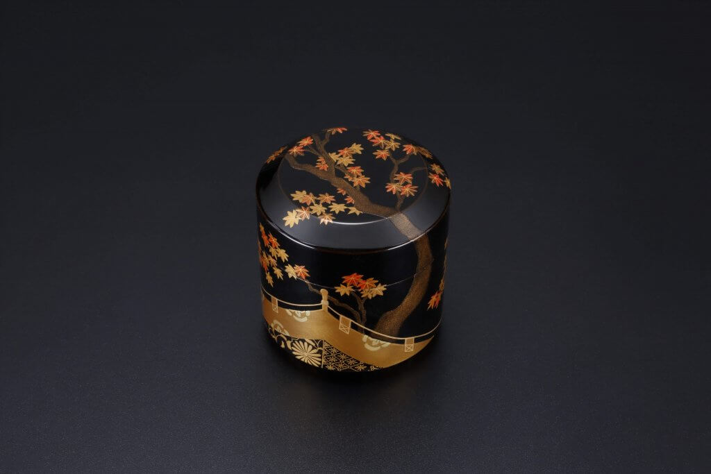 Black Tea Container With Design of Maple Trees in Maki-e