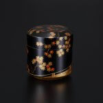 Black Tea Container With Design of Maple Trees in Maki-e