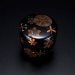 Large “karuta” maki-e lacquer on large “matsu” lacquered jujube